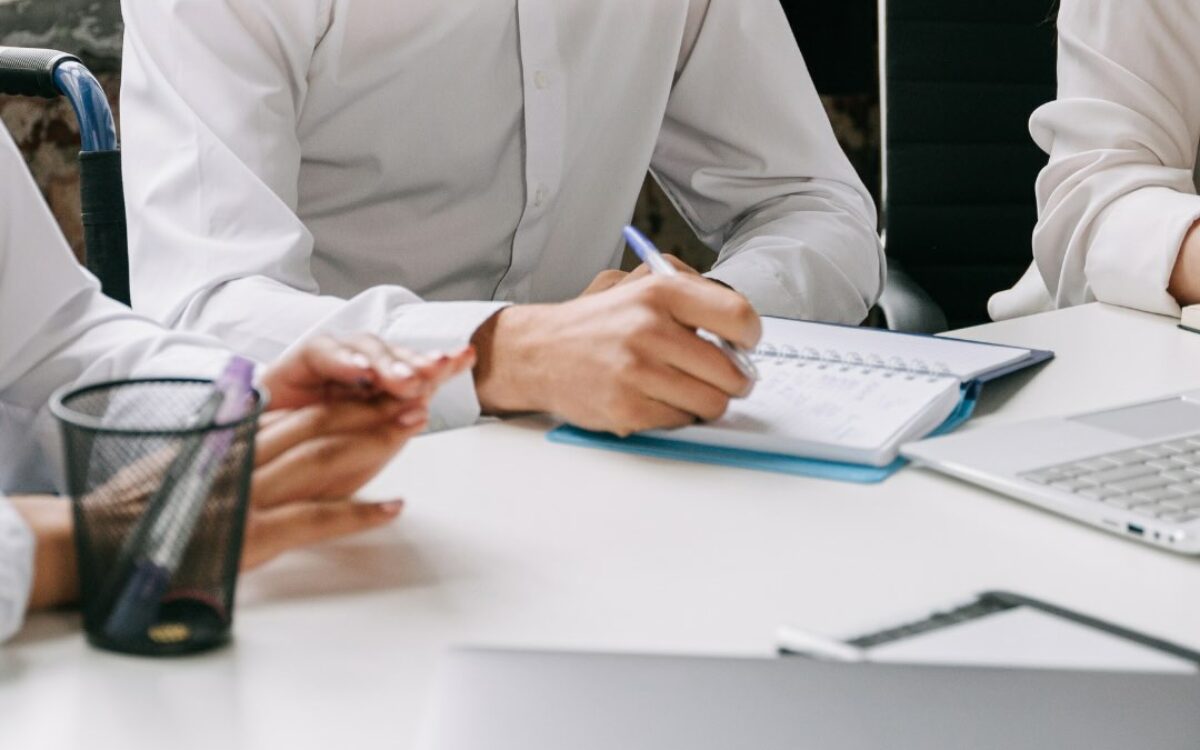 Réunion professionnelle pour piloter la direction financière avec un DAF externalisé Comet One