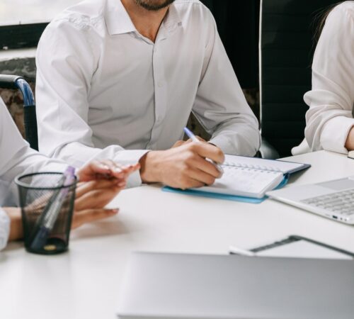 Réunion professionnelle pour piloter la direction financière avec un DAF externalisé Comet One